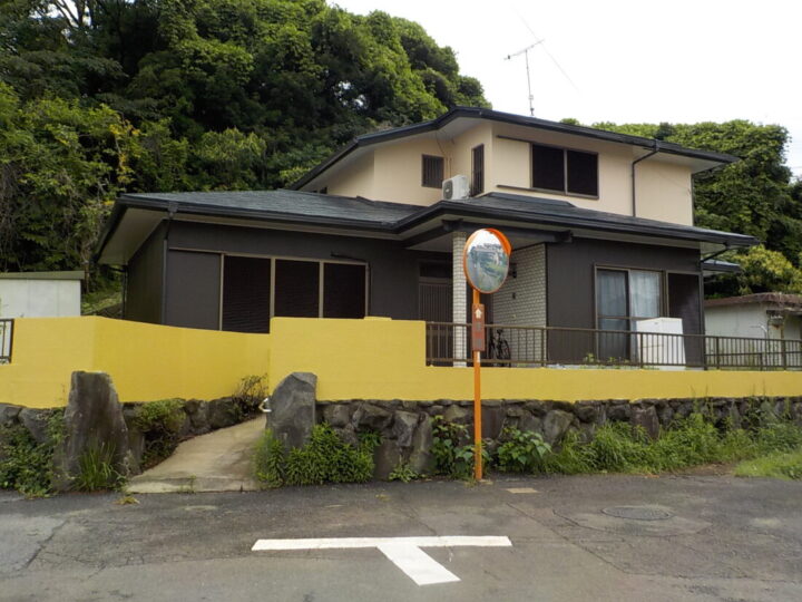 直方市 O様邸　屋根・外壁塗装工事、付帯工事【明るい外観から、 やさしく落ち着いた雰囲気のお家へ。 色を変えるだけで、住まいの印象がぐっと素敵に。】