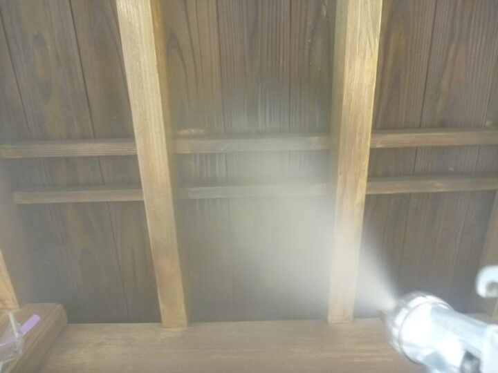 ③下塗り(吹き付け)➡
